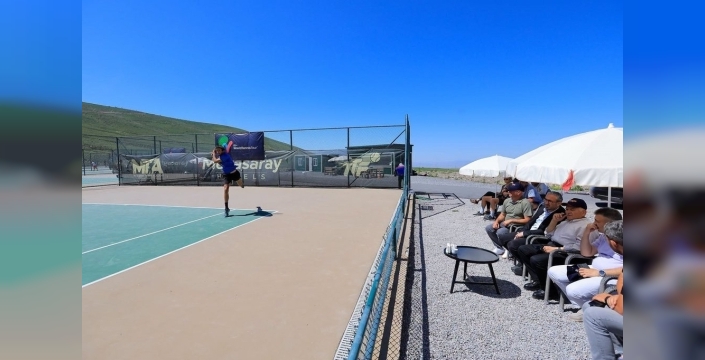 Erciyes'te dünya tenis turu heyecanı: 52 ülkeden bin sporcu katıldı
