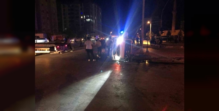 Ereğli'de kavşakta feci kaza: 2 yaralı