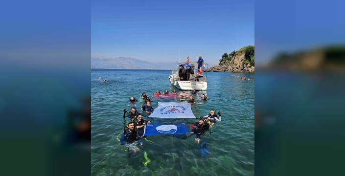 Erenkuş Plajı'nda deniz dibi temizliği: Çok sayıda atık toplandı