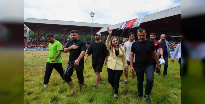 Erkan Taş, başpehlivanlık unvanını kazandı ve altın kemer Antalya'ya döndü