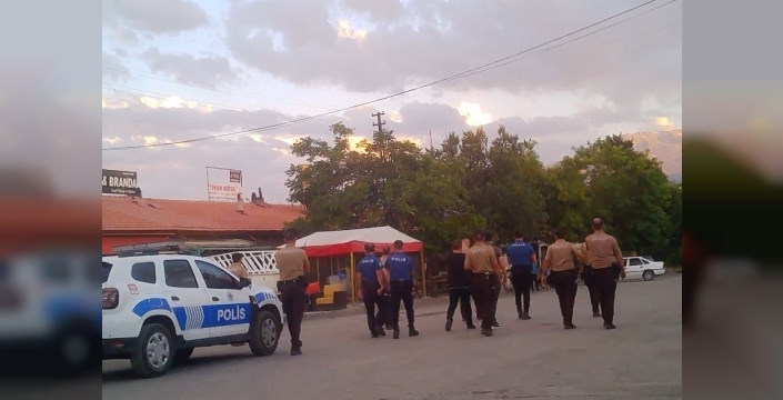 Erzincan'da kimlik kontrolünde şüpheli kaçtı