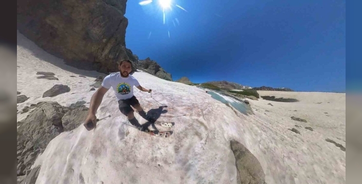 Erzincan'da temmuzda kayak ve paraşüt keyfi