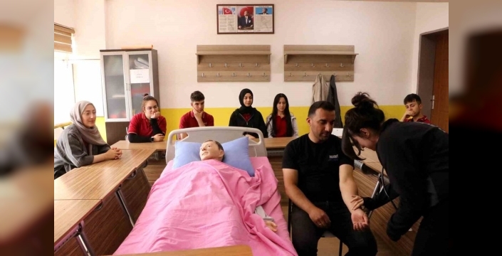 Erzincan'daki meslek lisesi sağlık sektörüne nitelikli personel kazandırıyor