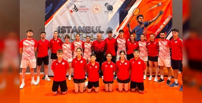 Erzincan ekipleri Badminton Süper Ligi'nde zirveye yerleşti