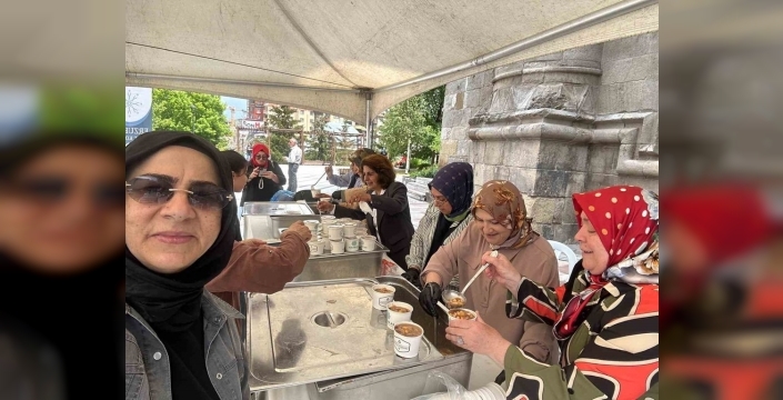 Erzurum'da aşure ikramıyla dayanışma ve paylaşma ruhu yaşatıldı