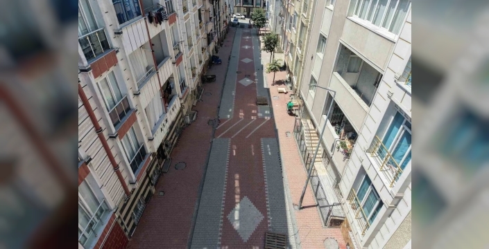 Esenyurt'ta yol yenileme çalışmaları hız kesmeden devam ediyor
