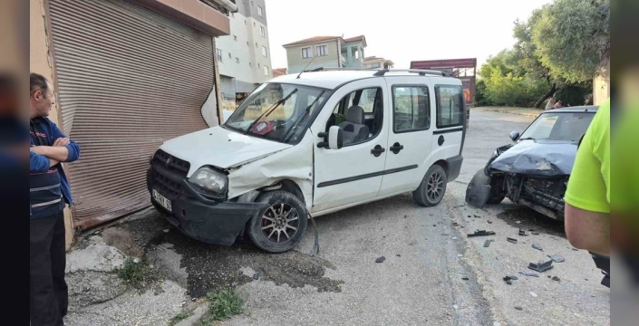 Eskişehir'de korkunç kaza: İki araç kafa kafaya çarpıştı