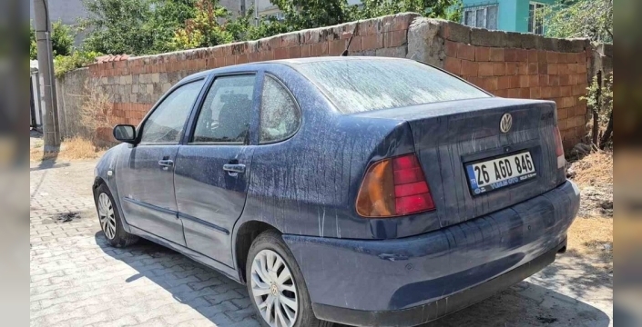 Eskişehir'de otomobil yangını, itfaiyenin hızlı müdahalesiyle kontrol altına alındı