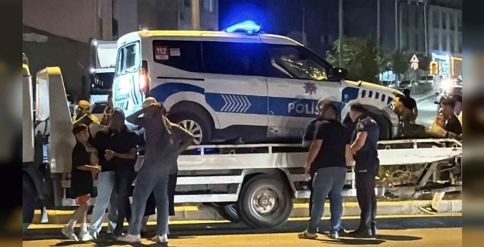 Eskişehir'de polis aracıyla otomobil çarpıştı: 3 yaralı
