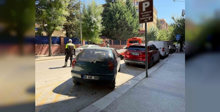Eskişehir'de tur otobüslerine ayrılan alana park eden araçlara ceza