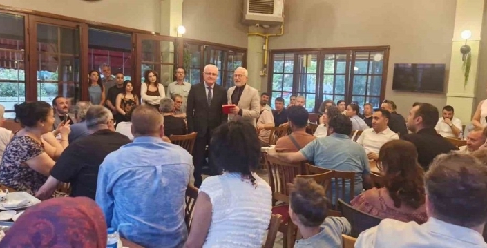 Eskişehir sağlık teşkilatında emekli olan Ömer Faruk Üresin'e vefa yemeği düzenlendi