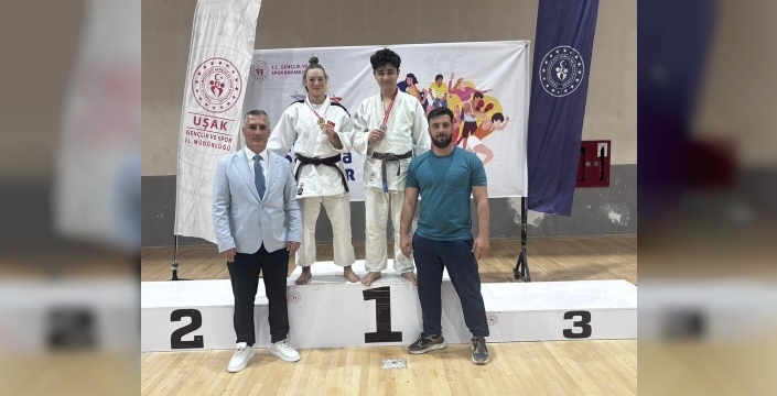 Eskişehirli genç judocular Analig’de fırtına gibi esti: Kız takımı yarı finalde!