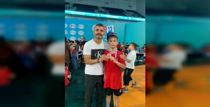 Eskişehirli minik güreşçi Ahmet Efe Aykol, Türkiye 5'incisi oldu