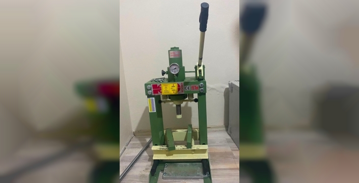 Fatih'te dev uyuşturucu operasyonu: 31 kilo kokain ve presleme makineleri ele geçirildi