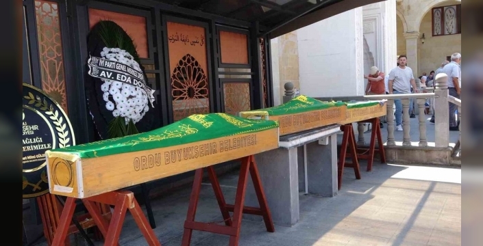 Fatsa'daki kardeş katliamında hayatını kaybeden aile toprağa verildi
