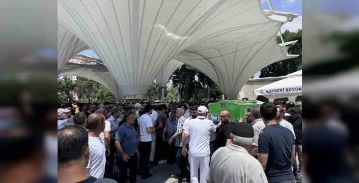 Feci kazada hayatını kaybeden Gündüz ailesi Kayseri'de toprağa verildi