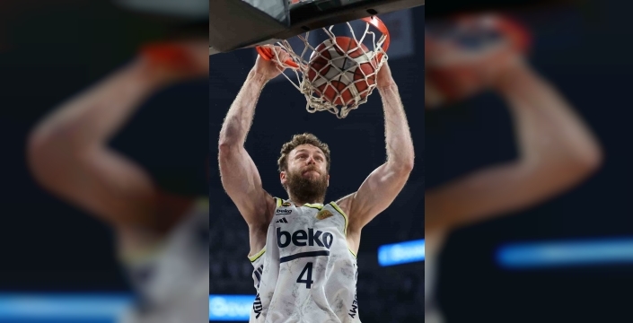 Fenerbahçe'den pota altı hamlesi: Melli ve Silva ile sözleşmeler uzatıldı
