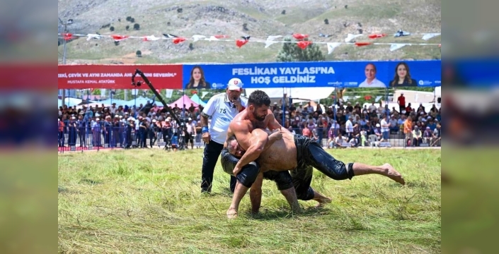 Feslikan Yağlı Pehlivan Güreşleri'nde zafer Erkan Taş'ın