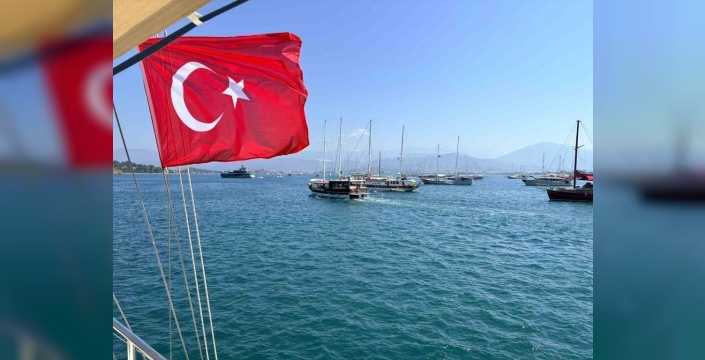 Fethiye'de denizciler anısına çelenk bırakıldı