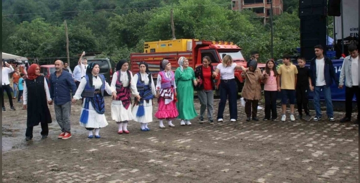 Fındık üreticileri, festivalde hasat coşkusunu paylaştı