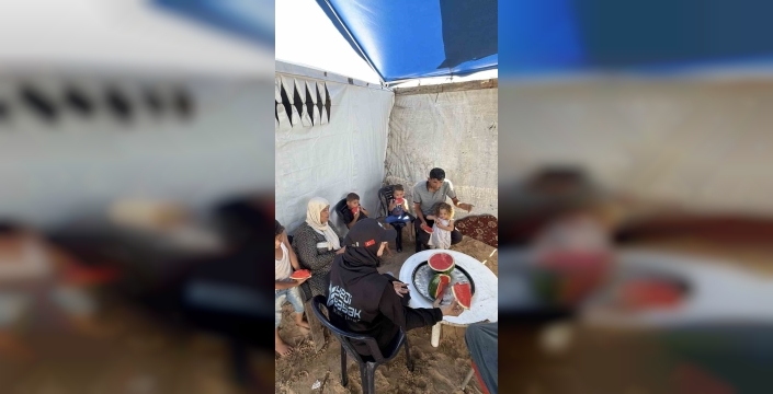 Gazze'de Yaz Sıcağında Serinleten Dokunuş: Yedi Başak'tan Çocuklara Karpuz Şenliği