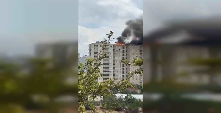 Gebze'de çatıda çıkan yangın paniğe neden oldu