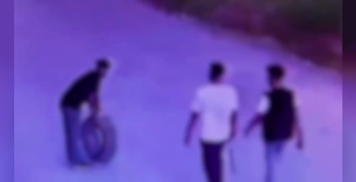 Gece yarısı lastik paniği: Çaresizlik mi, hırsızlık mı? O anlar kamerada!