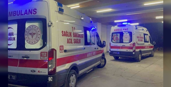 Gecenin karanlığında dehşet: Seyir halindeki araca kurşun yağdı, genç ağır yaralandı!