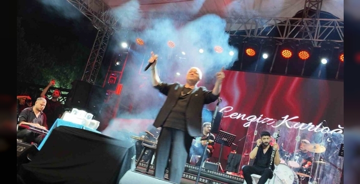 Gediz Tarhana Festivali'nde Cengiz Kurtoğlu rüzgarı estikçe esti