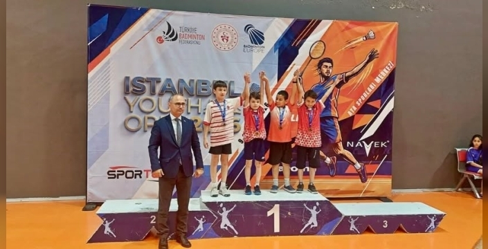 Genç badmintoncumuz Kerem Eren Çelik'ten çifte madalya başarısı