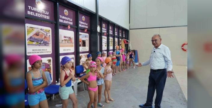 Genç sporcular Turgutlu'da ter döküyor, Başkan Akın geleceğe yatırım vurgusu yaptı