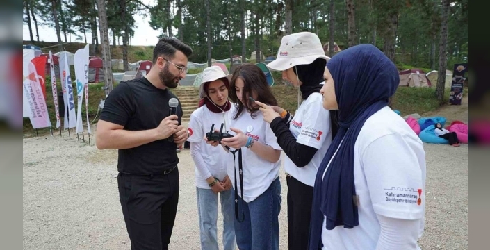 Gençler Pusula Maraş Kampı'nda yeni medya ve fotoğrafçılığın inceliklerini öğrendi