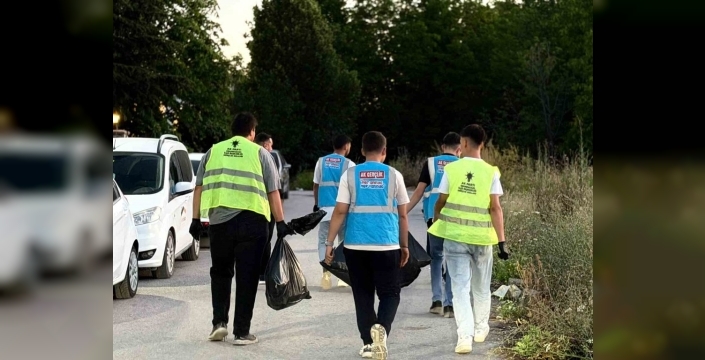 Gençlik kollarından çevre temizliği: Kanlıkavak Parkı'nda etkinlik