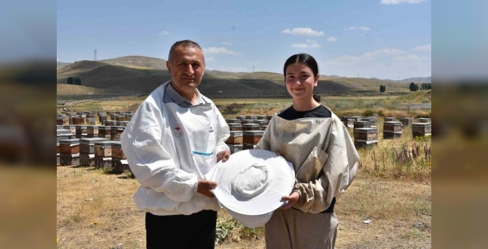 Gezginci arıcılar, ülke ekonomisine 7 milyar TL'lik tatlı bir katkı sunuyor