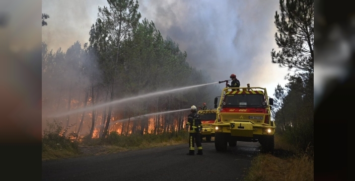 Gironde'da Kabus: Alevler 2 bin 400 hektarı yuttu, 12 bin kişi kaçtı