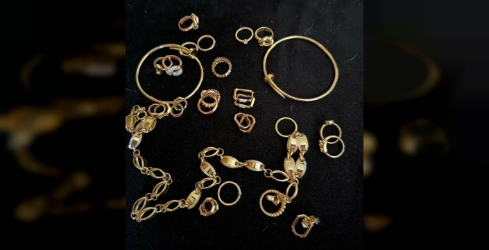Gümrükte şok: Beyan edilmeyen 400 grama yakın altın takı yakalandı