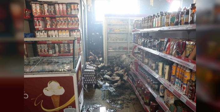 Güneşin gazabı: Market camı kağıt havluları ateşe verdi!