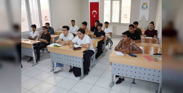 Haliliye'de üniversite adaylarına ücretsiz yaz kursu fırsatı