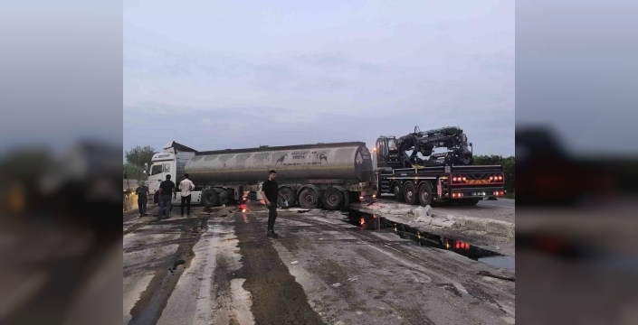 Hatay''da yakıt yüklü tanker devrildi: Sürücü yaralı, yola mazot döküldü