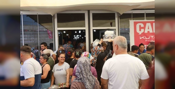Hatay'da züccaciye açılışında izdiham: İndirimli eşyalar kapışıldı