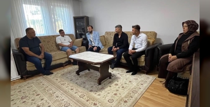 Hisarcık'ta AK Parti hane ziyaretleriyle vatandaşla buluştu