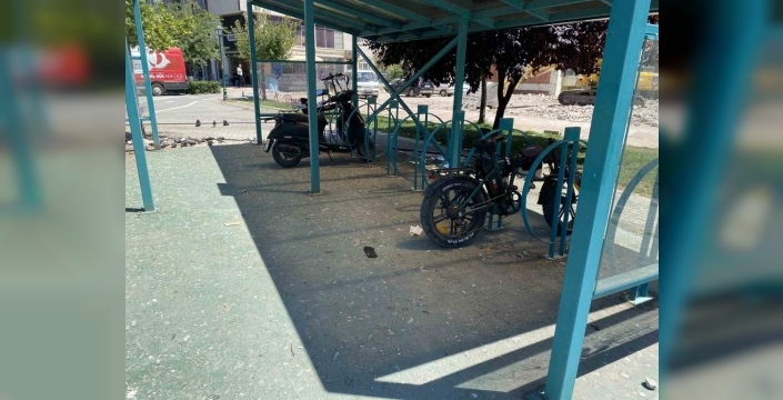 Hoşnudiye'deki bisiklet parkları vandallığın pençesinde: Estetikten eser kalmadı