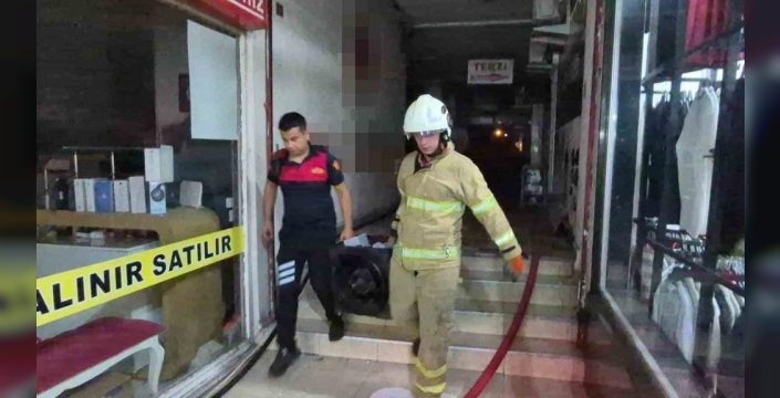 İş Hanı Tuvaletinde Başlayan Yangın, Dumanla Şehri Sardı