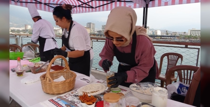İskenderun'da gastronomi festivaLİ: Yöresel lezzetler yarıştı