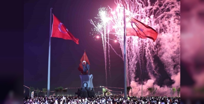 İskenderun'da Mahsun Kırmızıgül'le coşku dolu bir akşam yaşandı