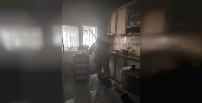 İskenderun'da ocakta unutulan yemek yangına sebep oldu