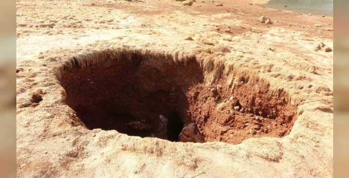 Isparta'da göletteki gizemli çekilme: Obruk paniği!