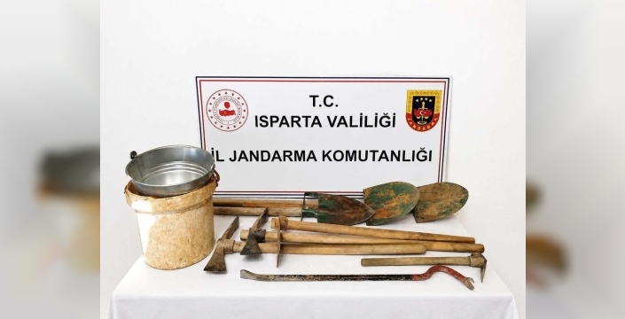 Isparta'da jandarmadan kaçak kazı operasyonu: 3 çukur tespit edildi