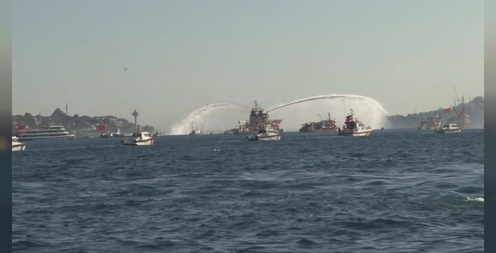 İstanbul Boğazı’nda 15 Temmuz şehitleri için anlamlı tekne korteji düzenlendi