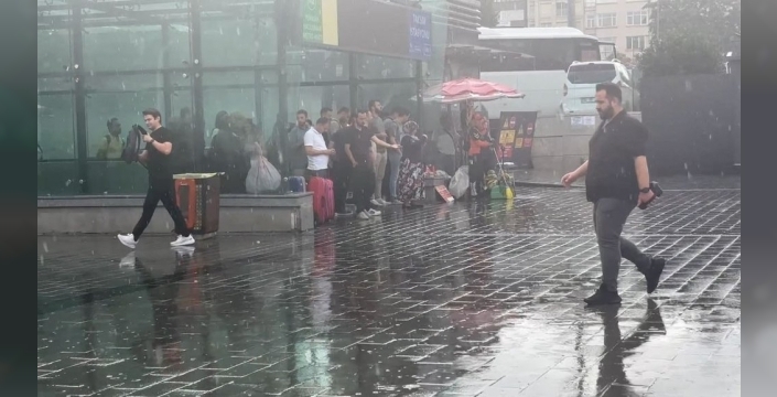 İstanbul'da sabah sürprizi: Yağmur bastırdı, şehir nefes aldı